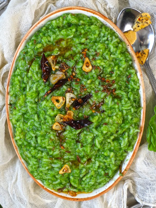 aerial shot of lehsuni palak khichdi in a ceramic platter